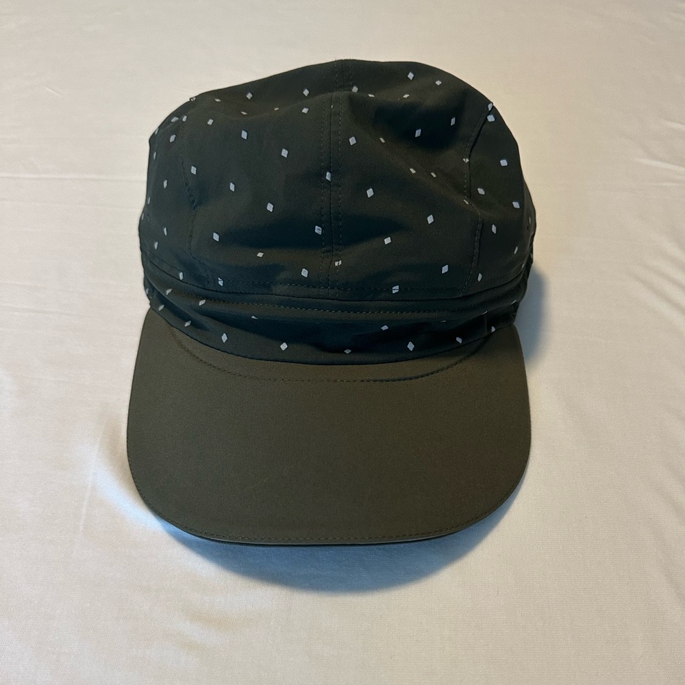 Lululemon Race To Place Run Hat 2.0 - Night Fall Gator Green Silver